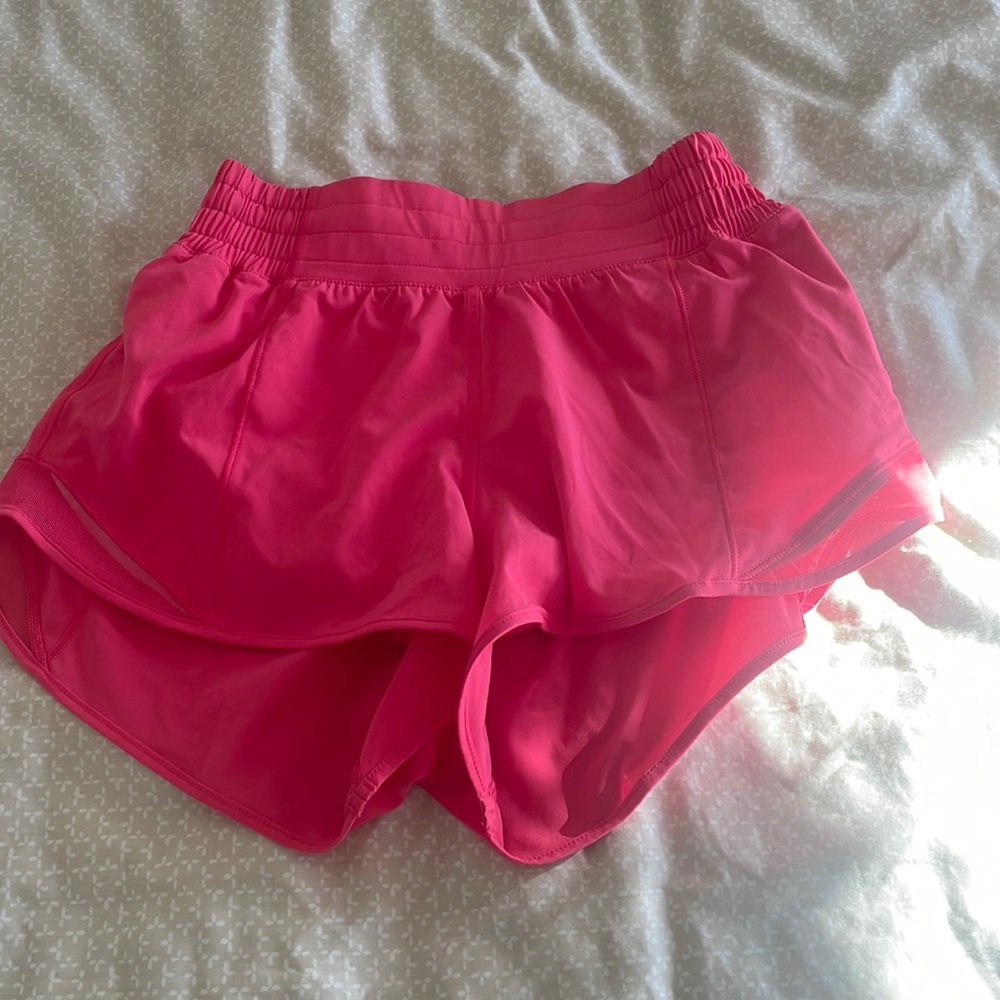 lipgloss pink size 4 hotty hot lululemon shorts 2.5 inch